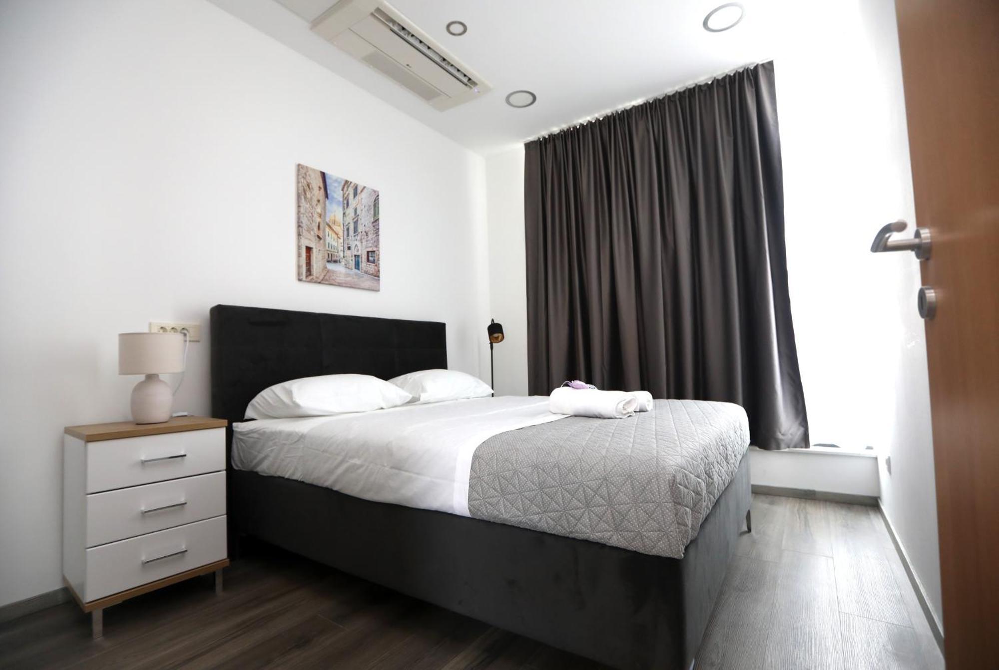 D R Apartments Sibenik Bagian luar foto